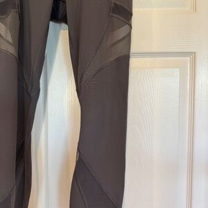 Gray Lululemon  mesh cutouts.  Size 6 side pockets
